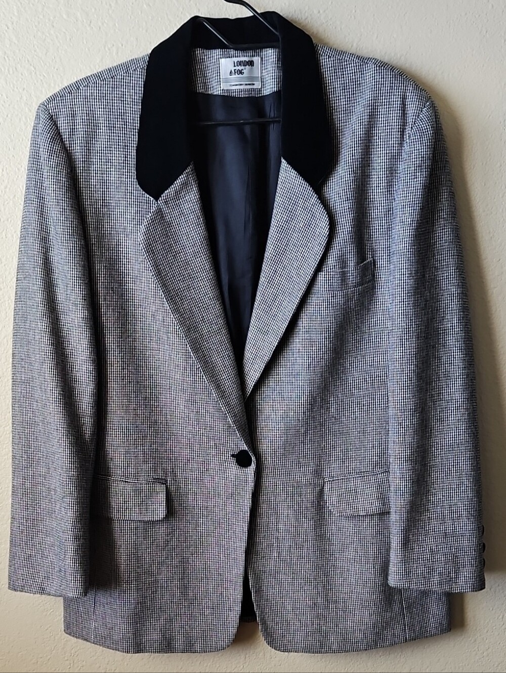 VINTAGE LONDON FOG HOUNDSTOOTH BLAZER,VELVET COLLAR WOOL BLEND,OLD MONEY.